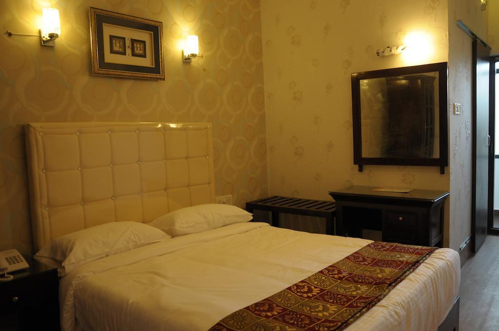 Hotel Executive Inn Виджаявада Экстерьер фото