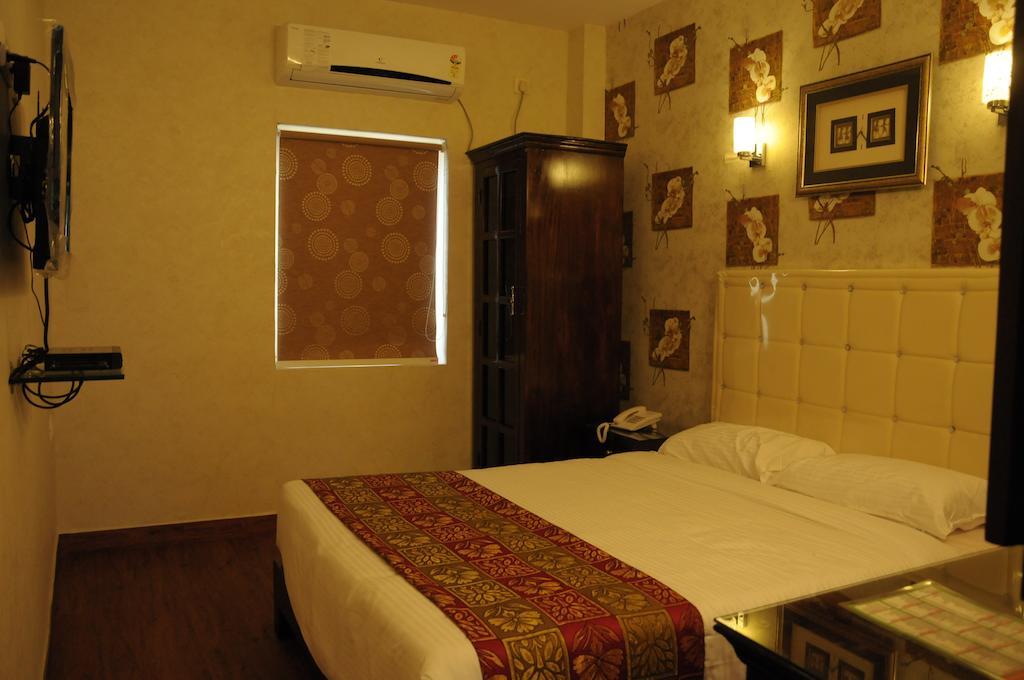 Hotel Executive Inn Виджаявада Экстерьер фото