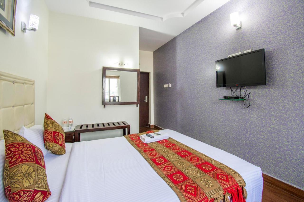 Hotel Executive Inn Виджаявада Экстерьер фото